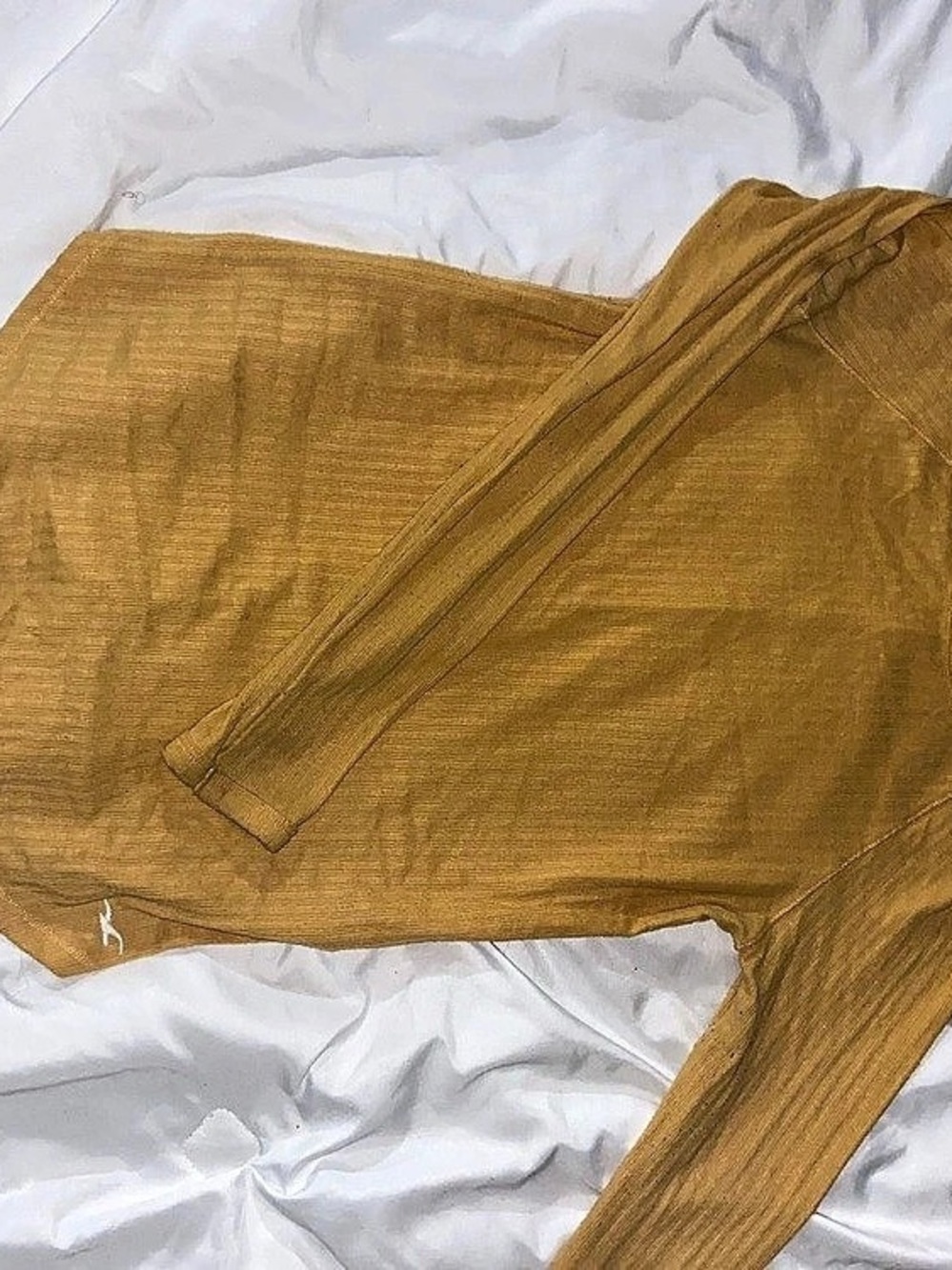 Hollister Must-Have Collection Slim Tee Long Sleeve yellow XS